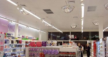 מנורות תקרה בפרויקט תאורה ברשת חנויות סופר פארם