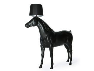 תאורת חוץ עומדים דגם HORSE LAMP של מותג תאורה MOOOI